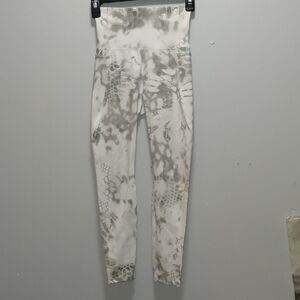 Kryptek Wraith Camo Performance Leggings in Light Gray XS